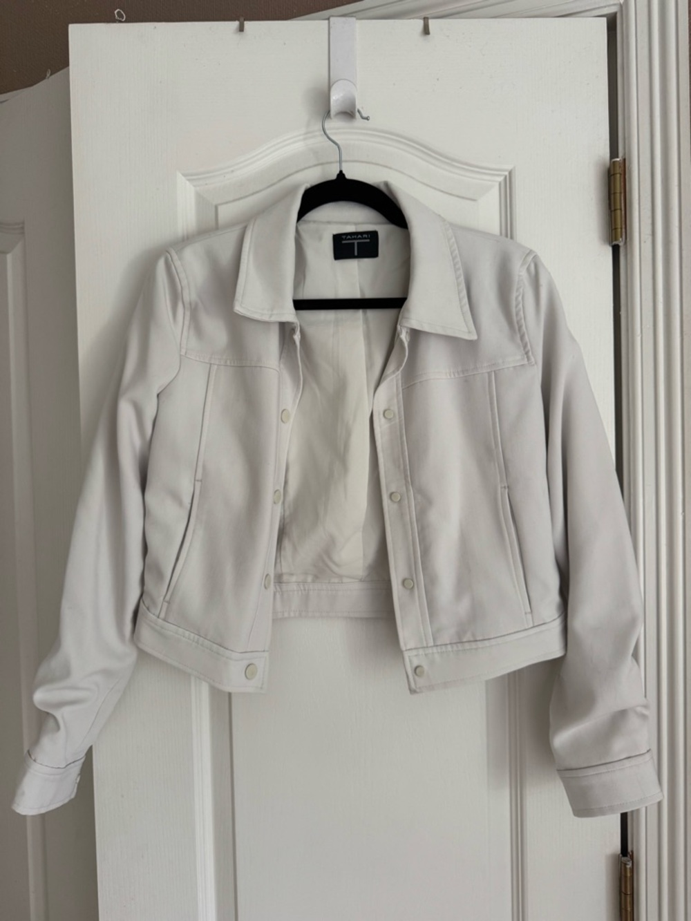 Tahari Women's white Cropped Jacket